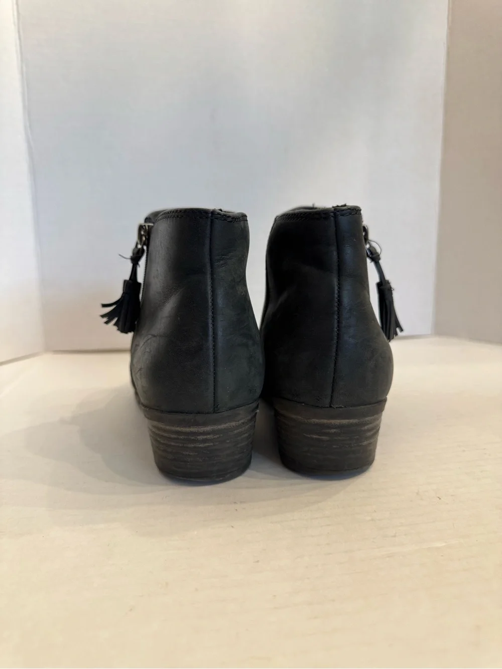 Clarks Collection Ankle Booties Sz 8.5 W Side Zip Black Tassel Ultimate Comfort